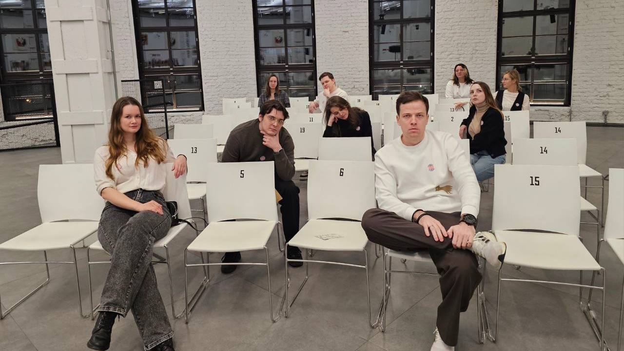 В центре «Зотов» – «Любовь в авангарде»